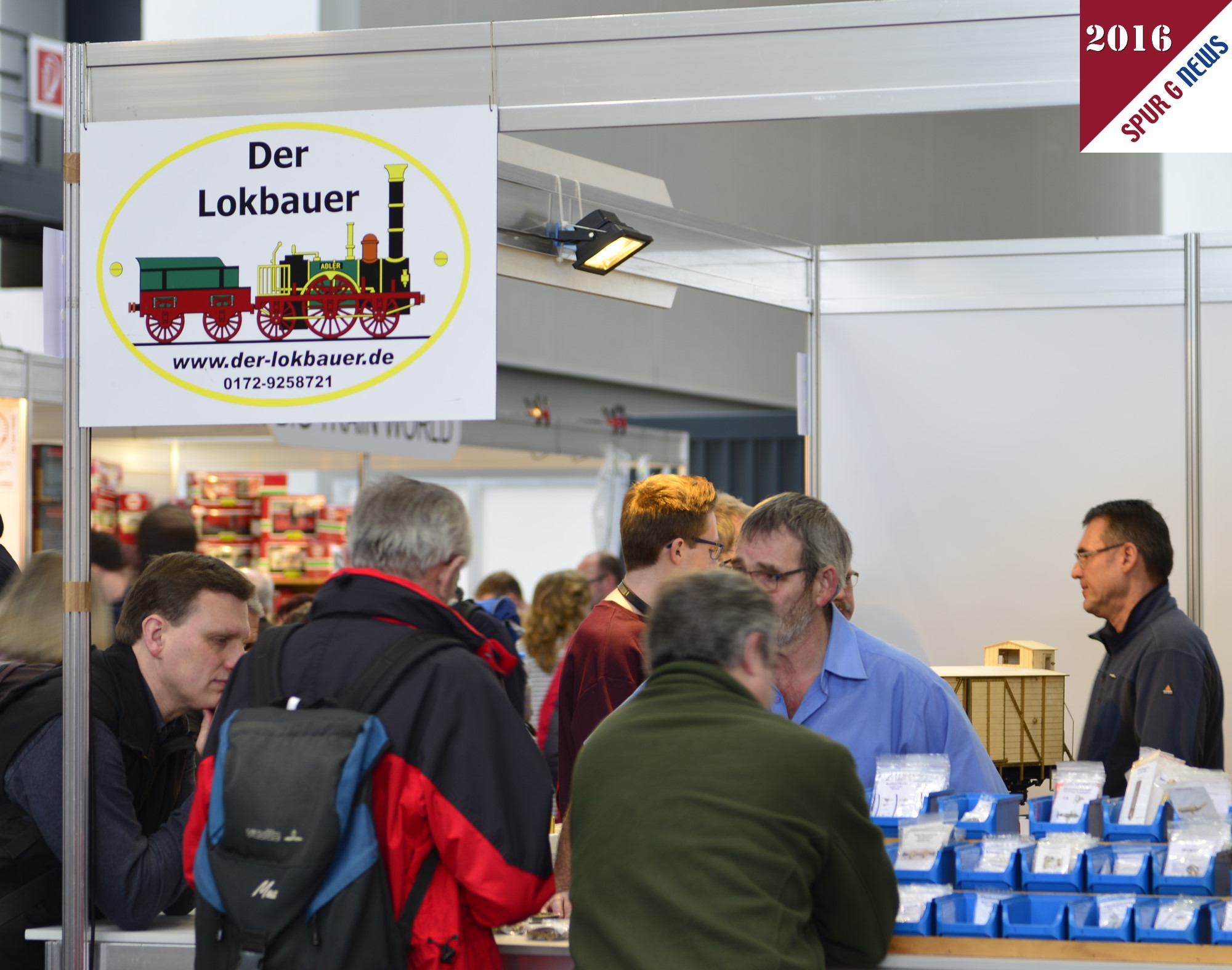 Viele Besucher kommen zur dieser etablierten Messe Echtdampf Hallentreffen auch wegen der Kleinserienhersteller oder Hndler. Hier haben wir den Stand von "Der Lokbauer" - Wolgang Getz eingefangen. Neben Spur II m, also G-Scale, bietet Herr Getz auch Ersatzteile, Drehgestelle oder beleuchtete Prellbcke fr die 5 Zoll Gartenbahn an. 