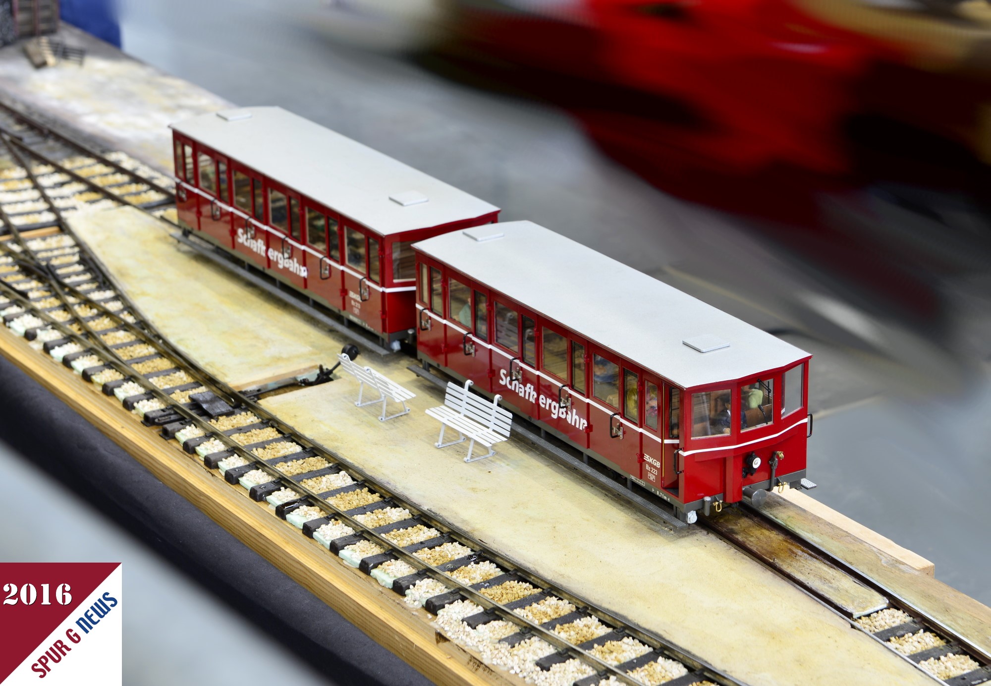 Von der Schweiz machen wir nun einen Schwenk nach sterreich zur Schafbergbahn. Hier konnte auf der Anlage Tobias Mey dieses Jahr (2016) keine Steinbock gesichtet werden. Dafr aber die beiden Personenwagen die mit der in 2015 gezeigten Dampflok neben dem neuen Dieseltriebwagen den Gipfel zum Schafberg von St. Wolfgang am Wolfgangsee aus erklimmt. 