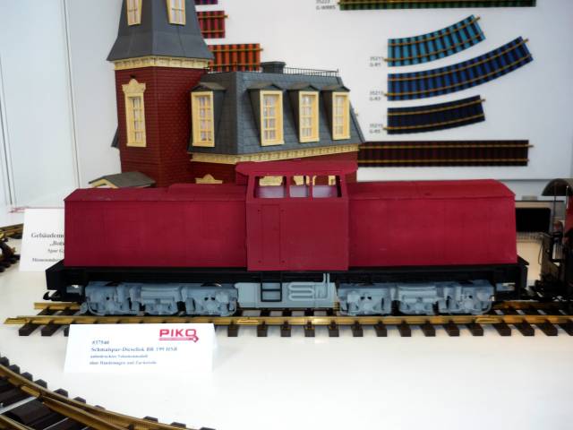 Preiswerter erschwinglicher Modellbau. Das neue "HARZKAMEL" fr G-Scale Fans von PIKO im ersten "Kunststoff" Entwurf. Toller Mastab und passen zu den bereits im Handel erhltlichen DR - Harzquerbahn-Waggons. 