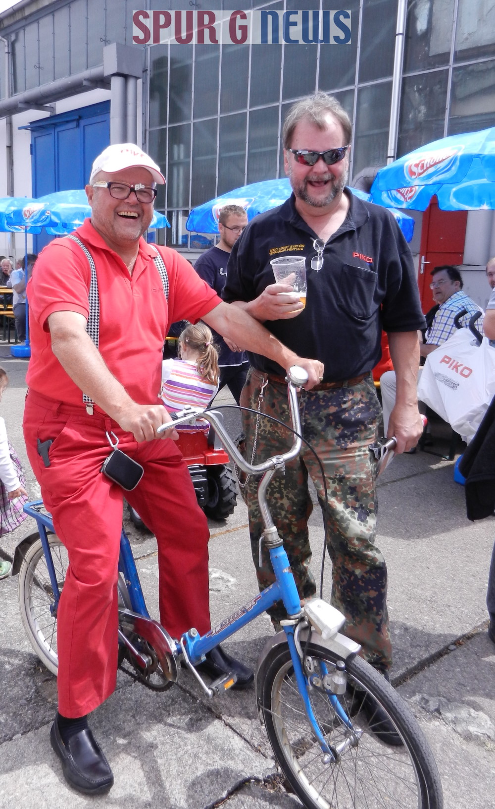 Dr. Ren F. Wilfer, Chef von PIKO, mit Inhaber der Gold Coast Station aus Californiern - Hans G. Kahl (rechts im Bild). 