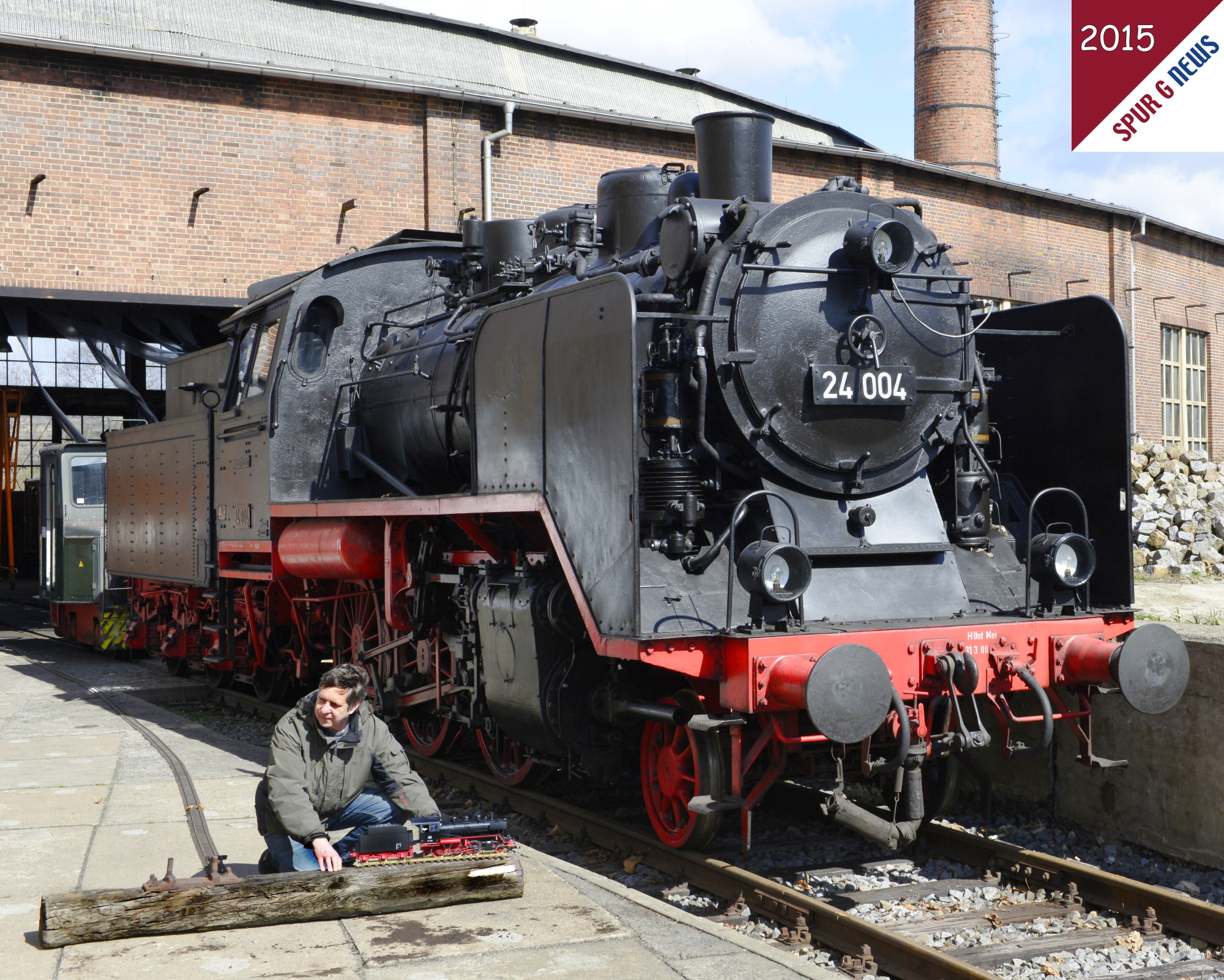 Das Modell der BR 24 wurde auf eine alte Holzschwelle gestellt und vom Leiter des Depots Herrn Rost prsentiert. 