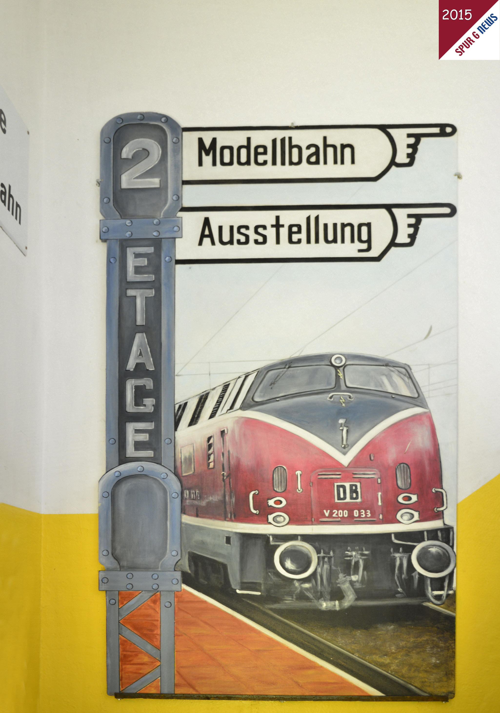 Hier geht es zur Modellbahnausstellung in die 2. Etage. Wir konnten die Exponate - ohne Fahrbetrieb - kurz besichtigen. Anlagen fr Kinder zum spielen sowie eine im Mastab 1:87 in vielen Eigenstunden hergestelltes Diorama (auer Figuren und Fahrzeugen alles selbst gebaut) ist sehenswert. Beim Besuch des Depots lohnt sich ein Blick zur Ausstellung in die zweite Etage. 