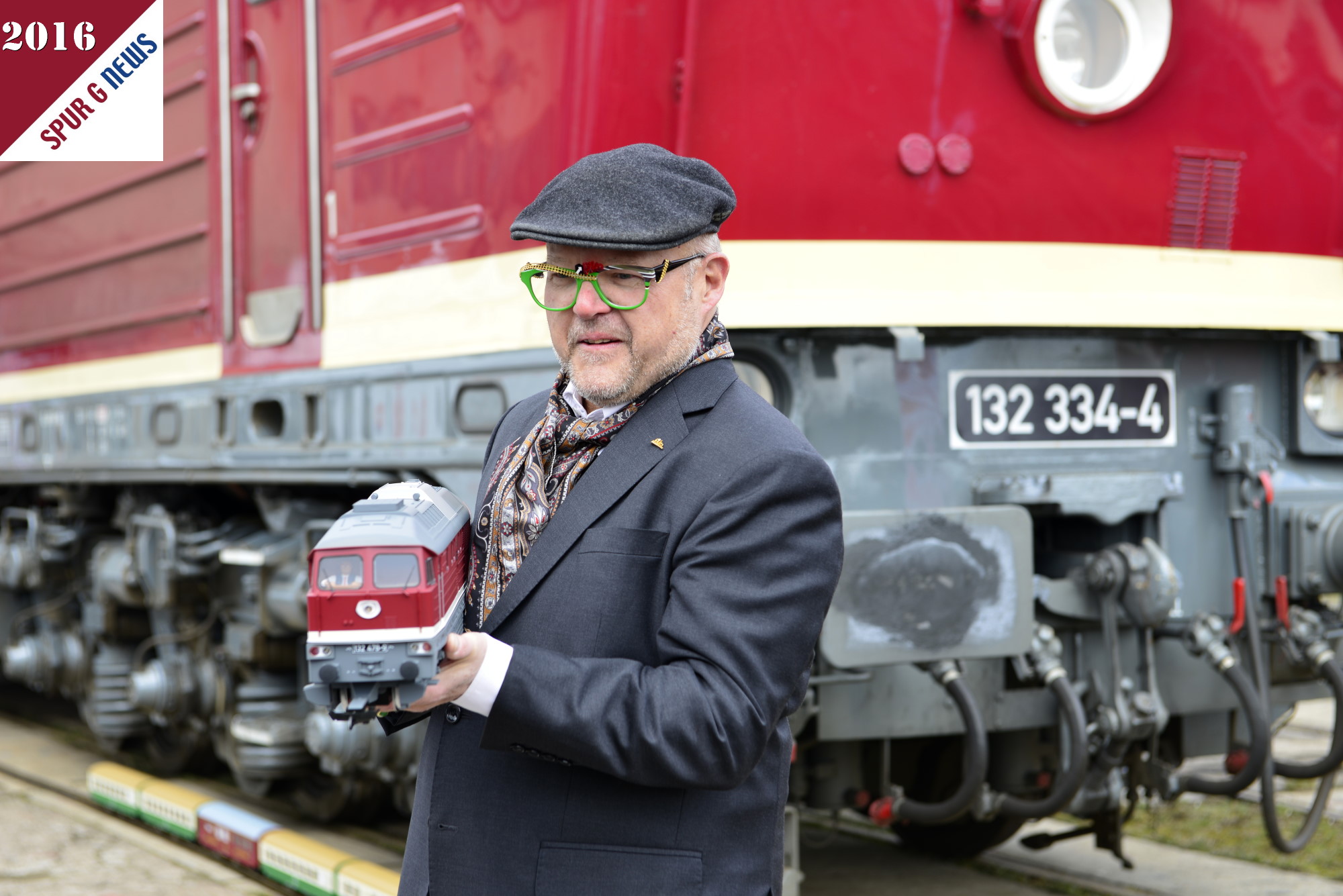 Auf der Spielwarenmesse konnte ich leider kein Bild der neuen Brille von Herrn Dr. Ren F. Wilfer schieen. Dafr aber heute beim RollOut der Ludmilla - BR 132 - in Weimar. 