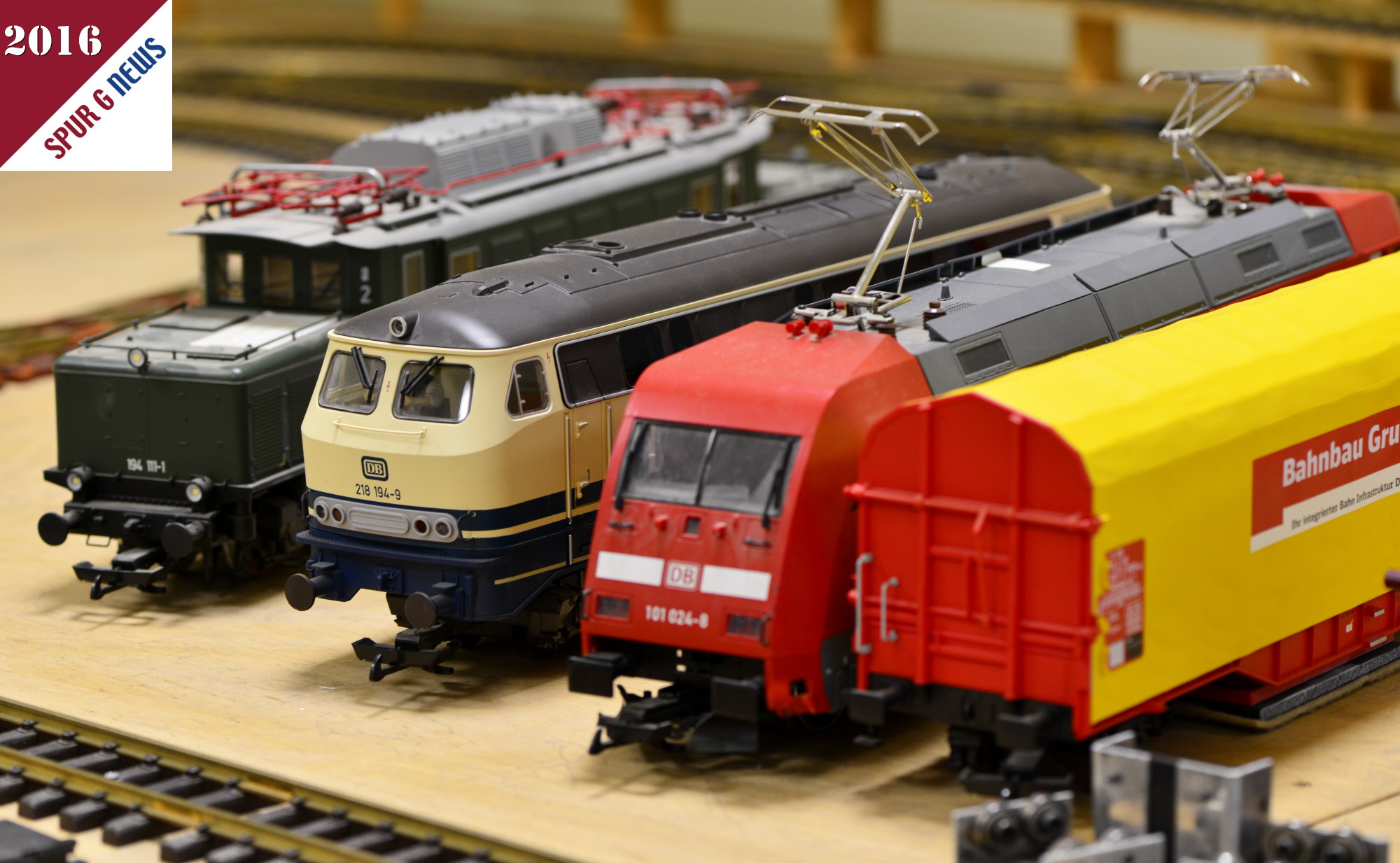 Bild: 3 Loks und ein Schienenreinigungswagen auf der Teststrecke neben dem neuen Ersatzteillager! 