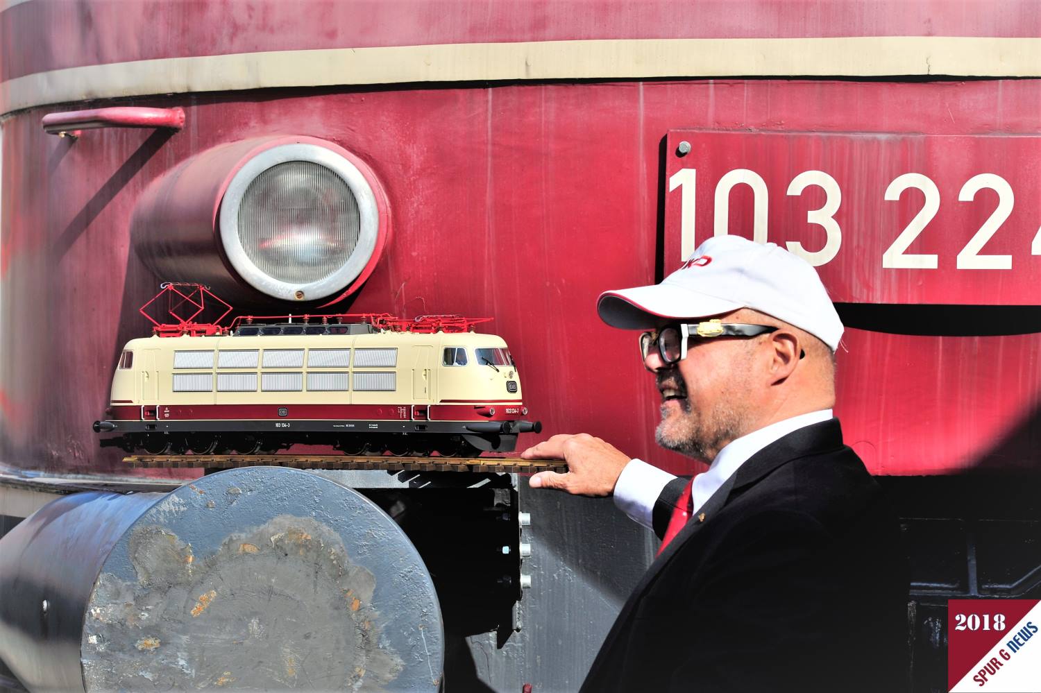 Formneuheit und neue Entwicklung: Die BR 103. Hier beim feierlichen Roll Out in Nrnberg