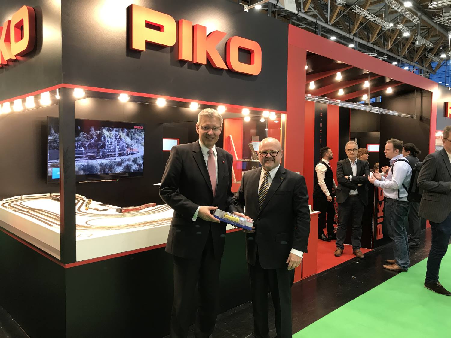 PIKO Inhaber Dr. Ren F. Wilfer mit dem Geschftsfhrer der Nrnberger Messe Dr. Roland Fleck