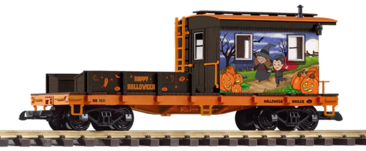 PIKO USA Güterwagen Art. >Nr. 38790 ,Flachwagen mit Arbeitshütte - Bedruckung Halloween - Erscheinungstermin November 2023