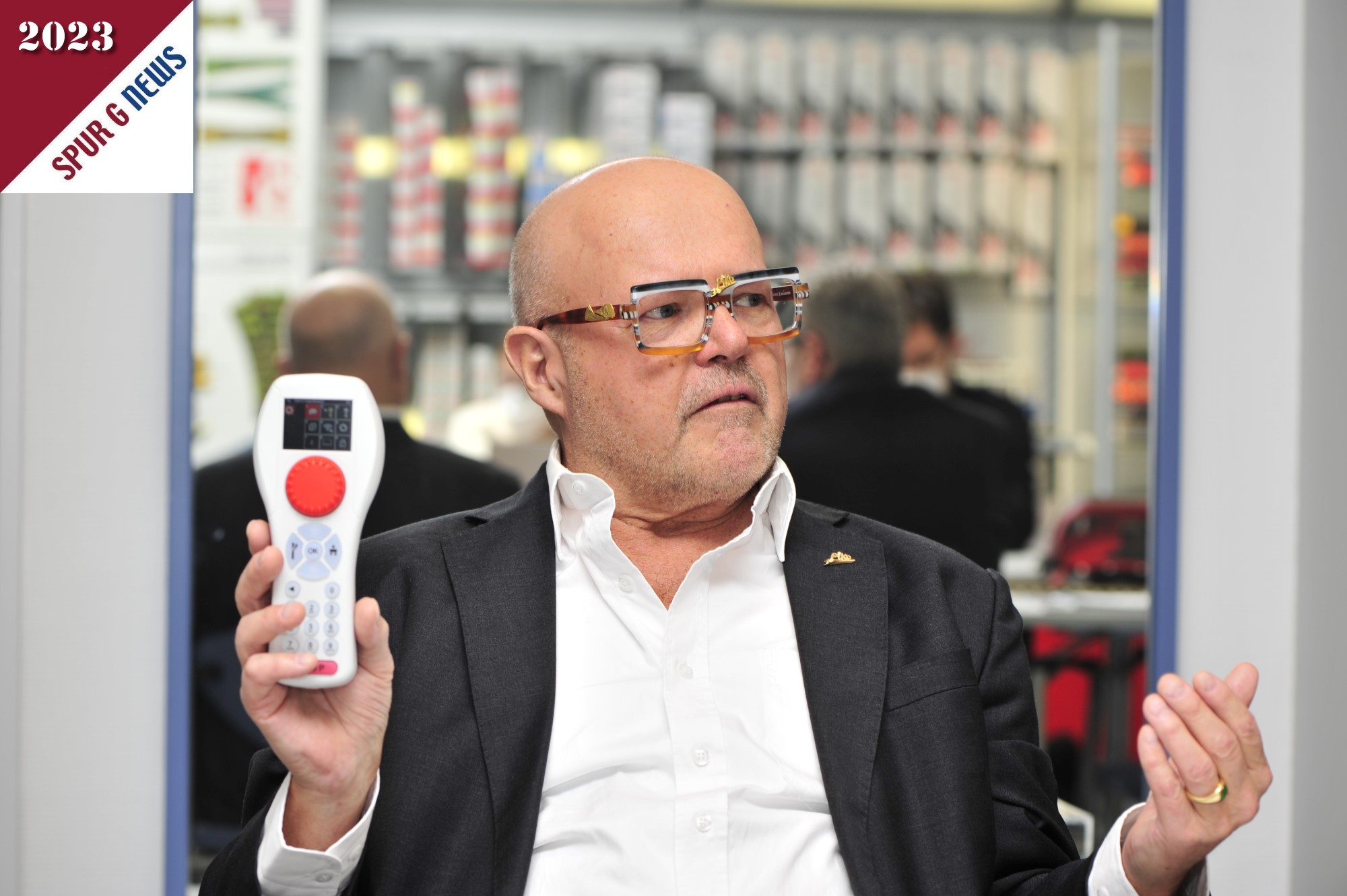 Die neue Brille 2023 von Herrn Dr. René F. Wilfer. Vorgestellt auf der Pressekonferenz im Januar bei PIKO Sonneberg. 