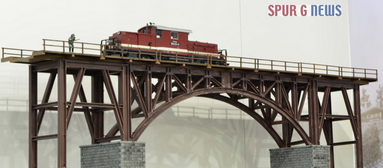 Stahltrgerbrcke mit zwei Brckenkpfen - Neuheit 2013 Nr. 33060