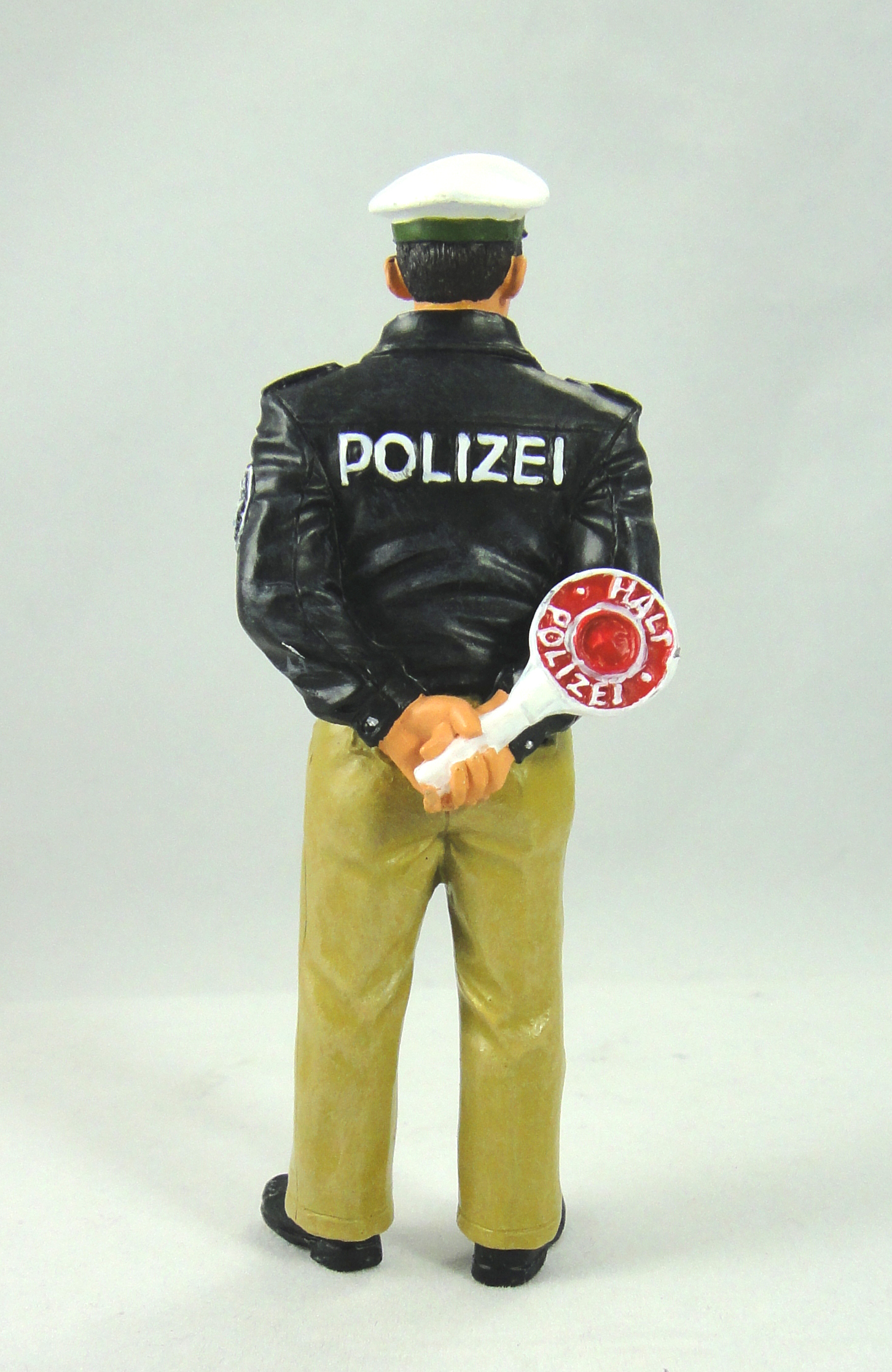 Artikel Nummer 500045 - Polizist mit Kelle - Metallfigur. Unverb. Verkaufspreis: 17,95 EUR p.St. 