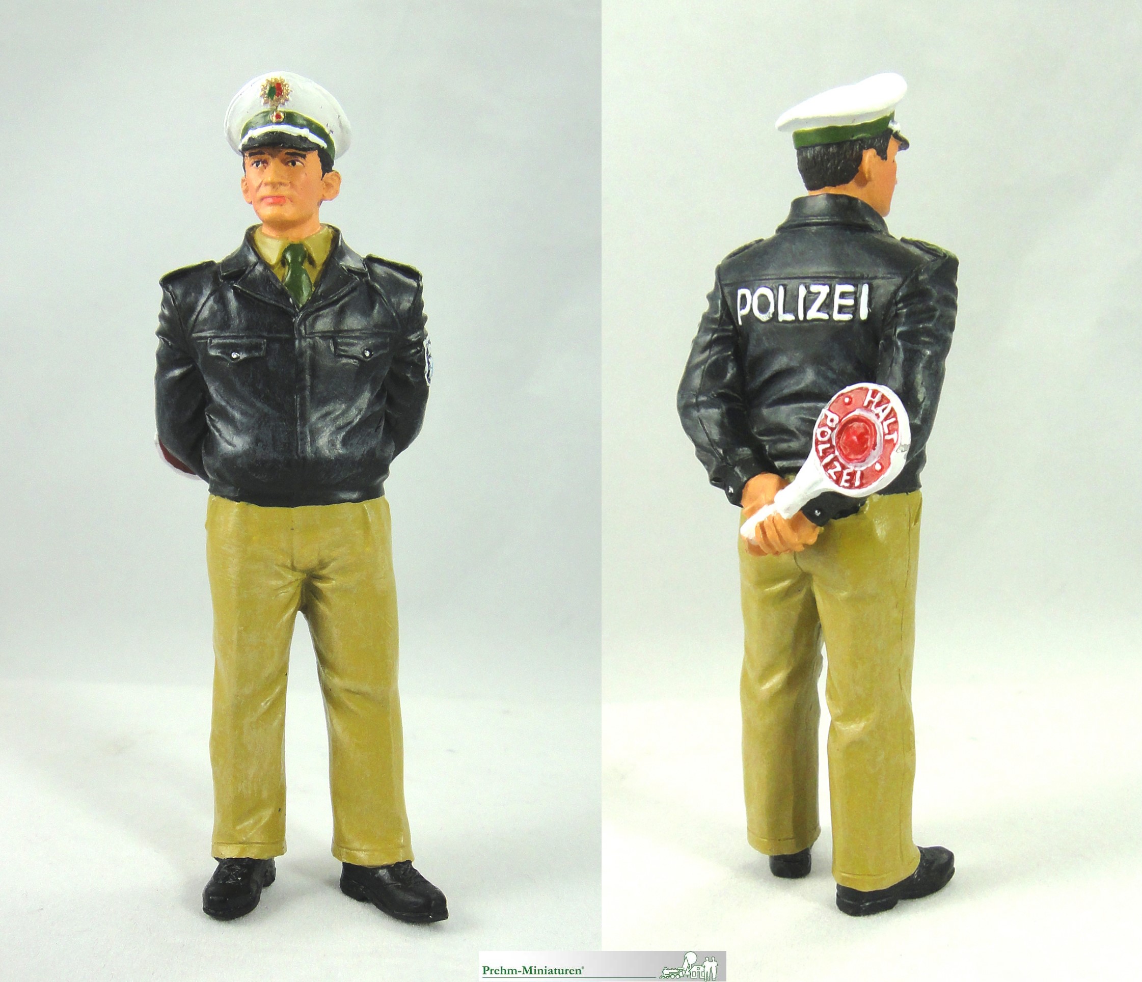 500045 Polizist, grne Uniform mit Kelle. Drei Polizisten werden in Zukunft die Ordnung, auf der Modellbahnanlage, sicherstellen.   Die grn uniformierten Polizisten sind neu im Programm, und werden eine Geschwindigkeitskontrolle durchfhren. Ein Polizeibeamter wartet mit der Kelle auf den Verkehrssnder, die Polizistin informiert ihren Kollegen per Funk, der gerade dabei ist, das Radargert zu kontrollieren. Alle drei Figuren sind aus Metall gefertigt, ohne Zusatz von giftigem Blei und werden, mit UV bestndigen Farben, handbemalt. 