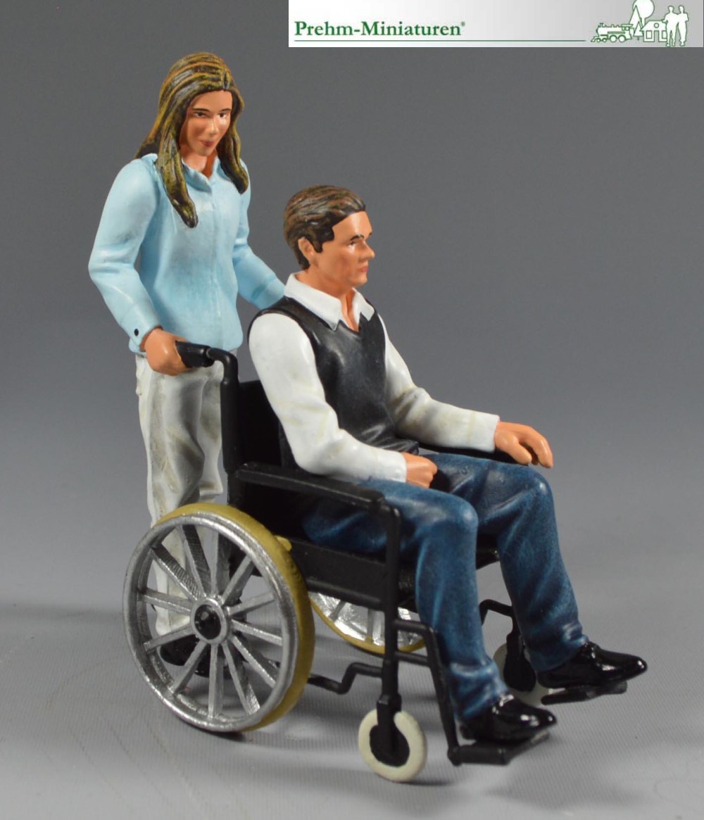 Art. Nr. 500124  - Mann im Rollstuhl mit Begleiterin -  Aus dem tglichen Leben gegriffen ist der Mann im Rollstuhl. Eine Begleiterin hilft ihm mhsame Strecken zu berwinden. Das Set aus Metall ist eine Neuheit, die wir den gehandicapten Menschen widmen wollen.