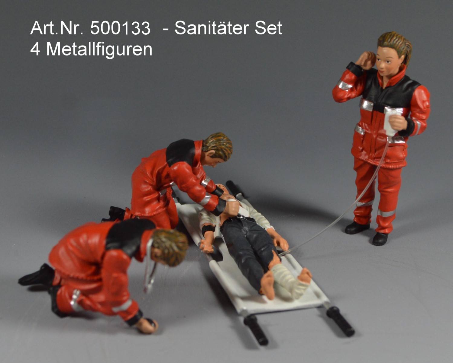 Art.Nr. 500133 - Medi Set - Zwei Sanitter, Notarzt, Verletzte Person auf Trage. Bild zeigt noch die Handmuster ohne Rckenbeschriftung! - Figuren knnen auch einzeln bestellt werden. 