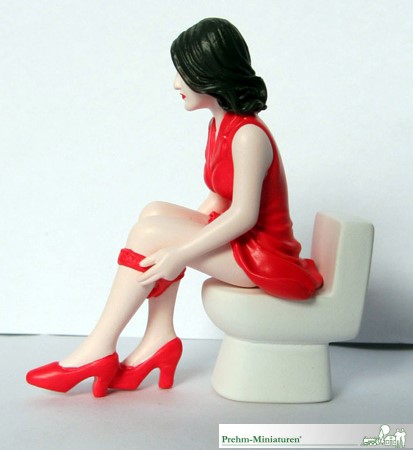 Frau auf Toillette - sitzend - Neuheit von Prehm-Miniaturen.com
