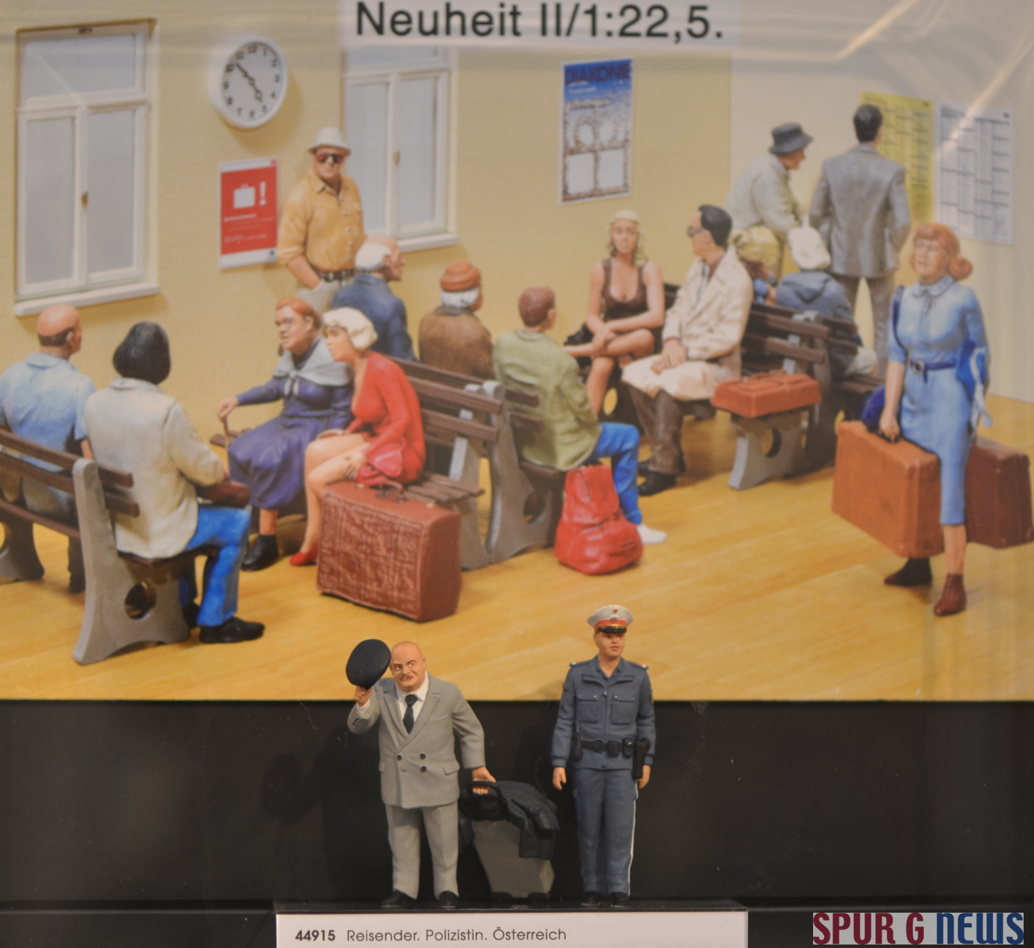 Preiser Figuren 2013 - hier Reisender und sterreichische Polizistin