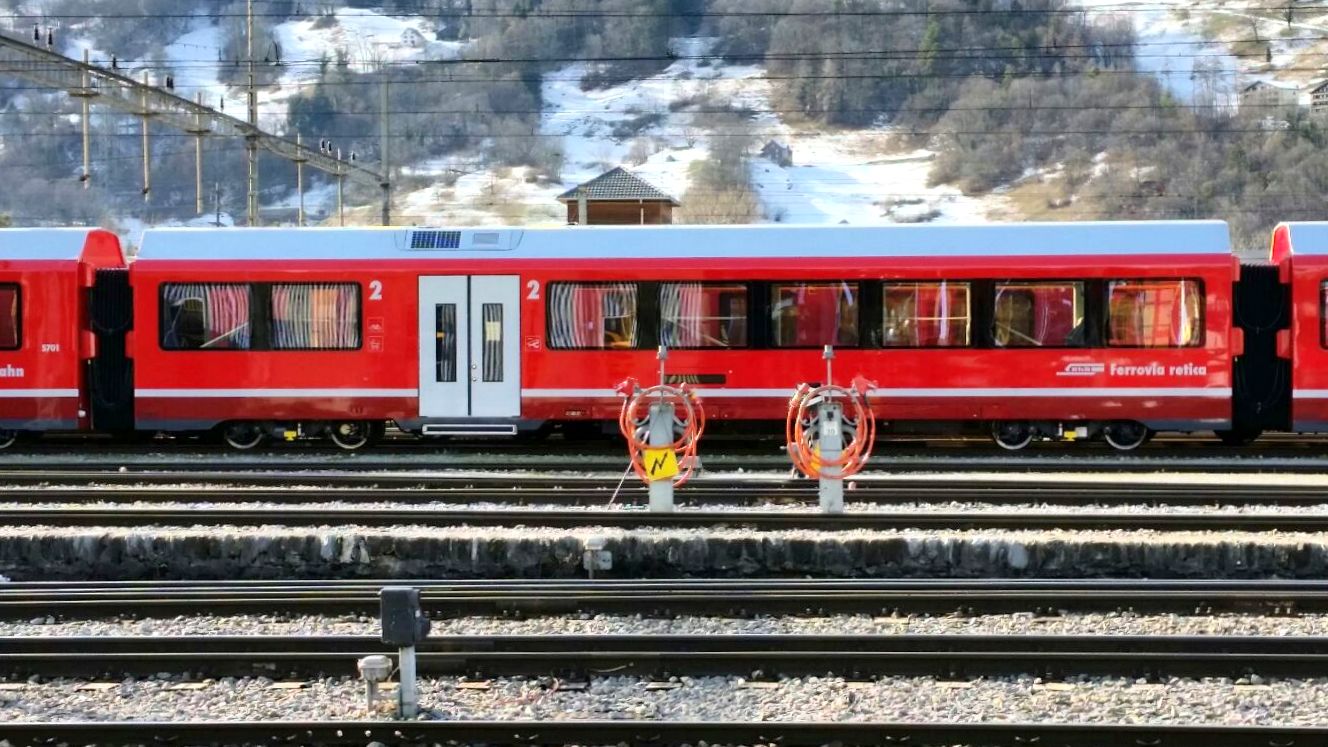 Der nchste Gliedwagen ist ein reiner 2. Klasse Wagen. Er bekommt die Nummern B 57401 bis 57406 und hat kein WC an Bord. Dafr 64 Pltze der 2. Klasse, Platz fr ein VELO (Fahrrad) und Kinderwagen. 