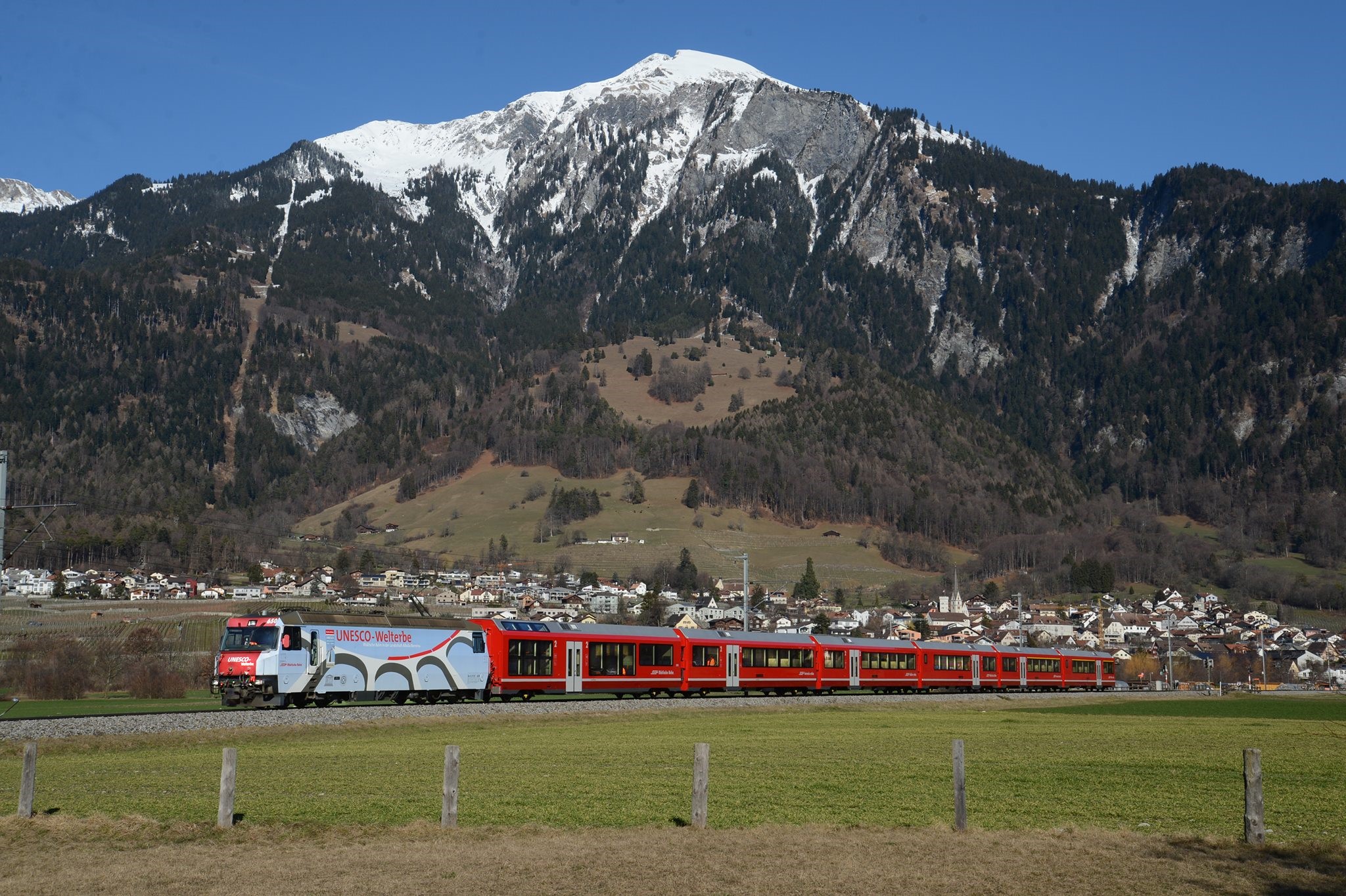 Hier ist die Kombination Lok - Gliederzug - (fehlender) Steuerwagen fr die Albula Linie richtig gekoppelt. Auch hier wieder Danke an Willy Hartmann - verffentlicht auf FACEBOOK: 