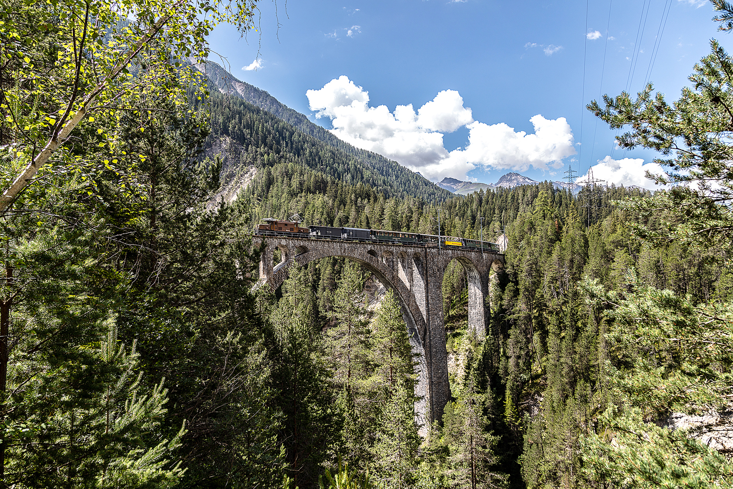 Foto: RhB.  Rhtische Bahn / Andrea Badrutt / Nostalgiezug Wiesner Viadukt