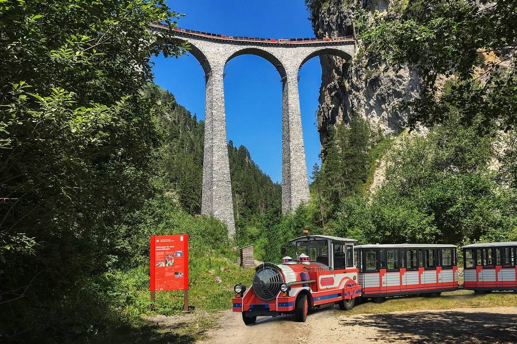 RhB - Landwasserviadukt mit Tschutschubahn der RhB fr die ErFAHRungswoche Landwasserwelt 2020.