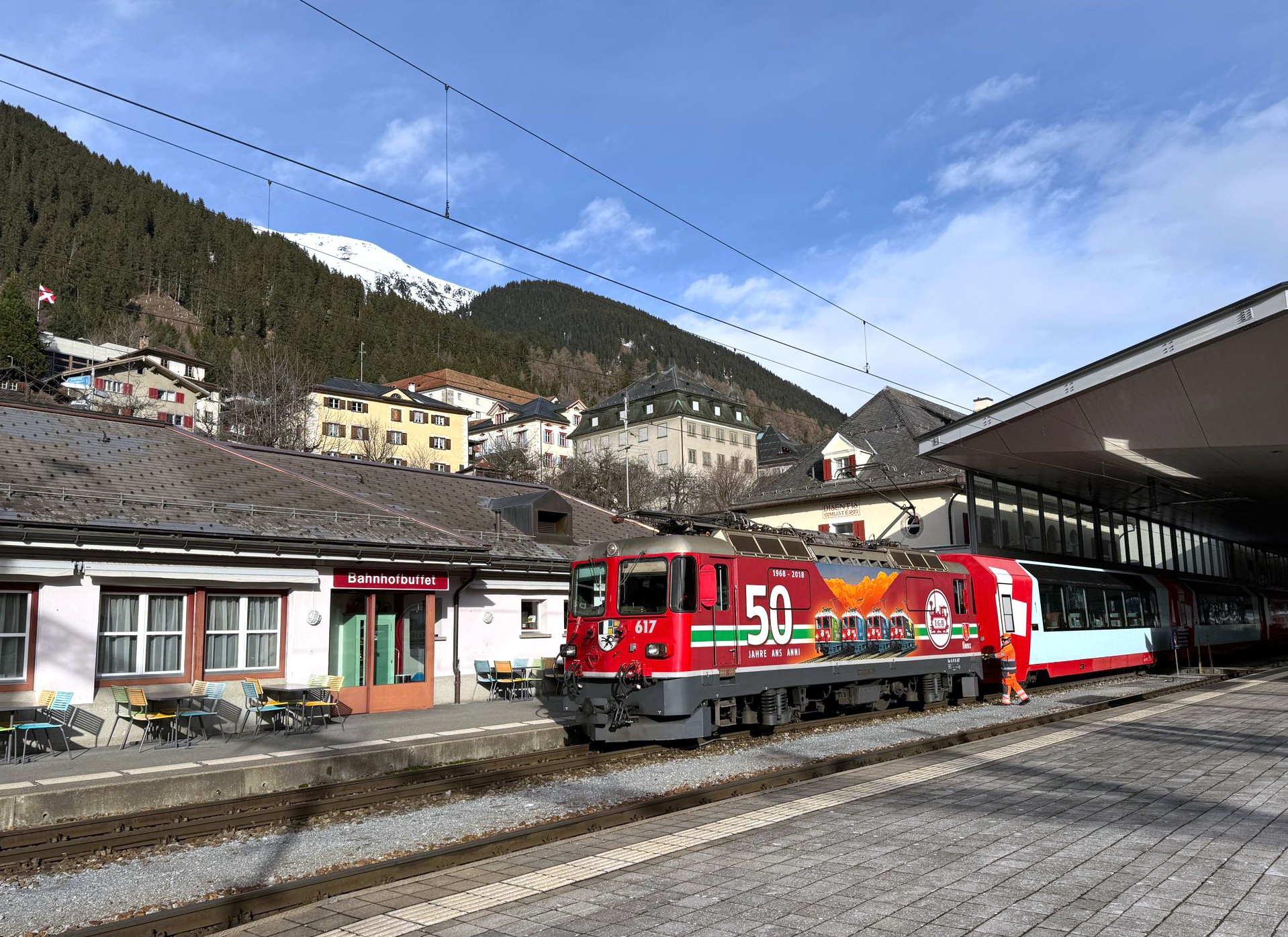 Vielen Dank an Hendrik HauschDer letzte Zug, vor der Ge 4/4 II Nr. 617, der Glacier-Express 