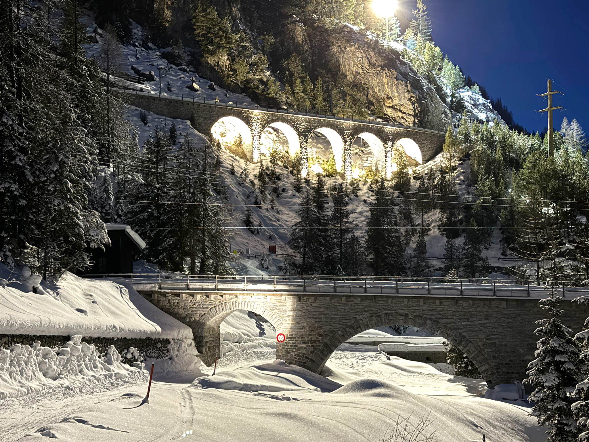 Oben der Rugnux Lehnenviadukt und unten Albula 1.