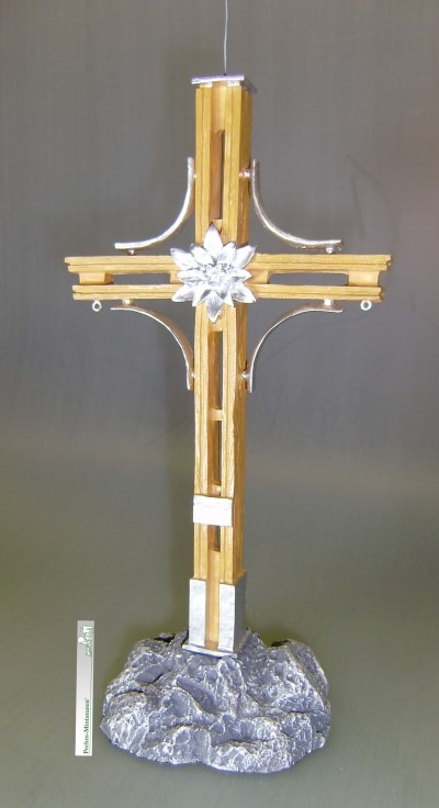 Gipelkreuz mit Felssockel aus Resin-Kunststoff - eine der Neuheiten 2011 bei Prehm Modellbahn