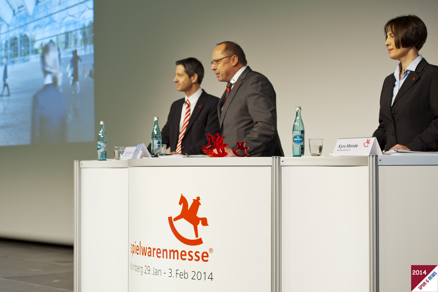 Frau Kyra Mende (Presse Sprecherin), Herr Christian Ulrich (Leiter Marketing) und Herr Ernst Kick waren die kompetenten Gesprchspartner auf dieser Hauptpressekonferenz zur Spielwarenmesse.