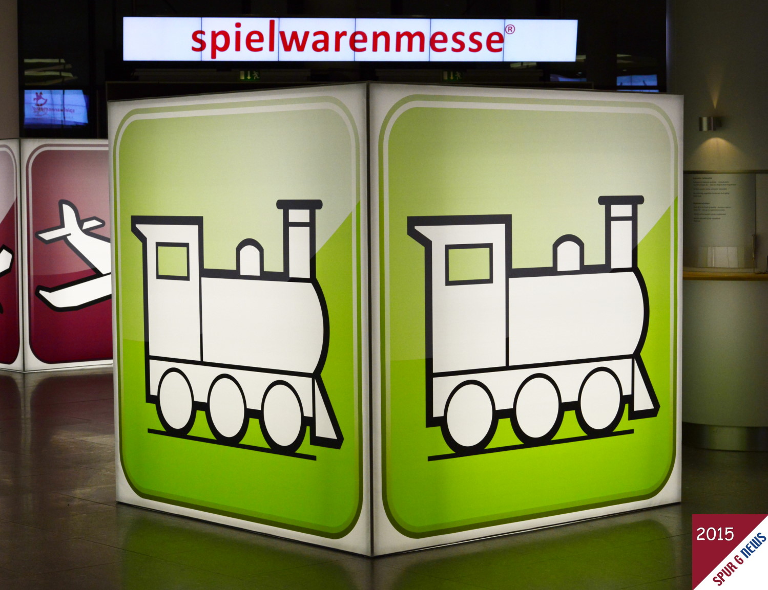 Von Mittwoch, den 28. Januar 2015, bis einschlielich Montag, den 02. Februar 2015, ffnet die weltgrte Spielwarenmesse in Nrnberg  ihre Tore.  Heute, 27.01.2015, war die Pressevorschau mit Vorstellung von Neuheiten der wichtigsten Firmen - fr unseren Modellbahnbereich - Mrklin und Schleich - und mehr ber die Produkte. Auch der ToyAward 2015 wurde vergeben