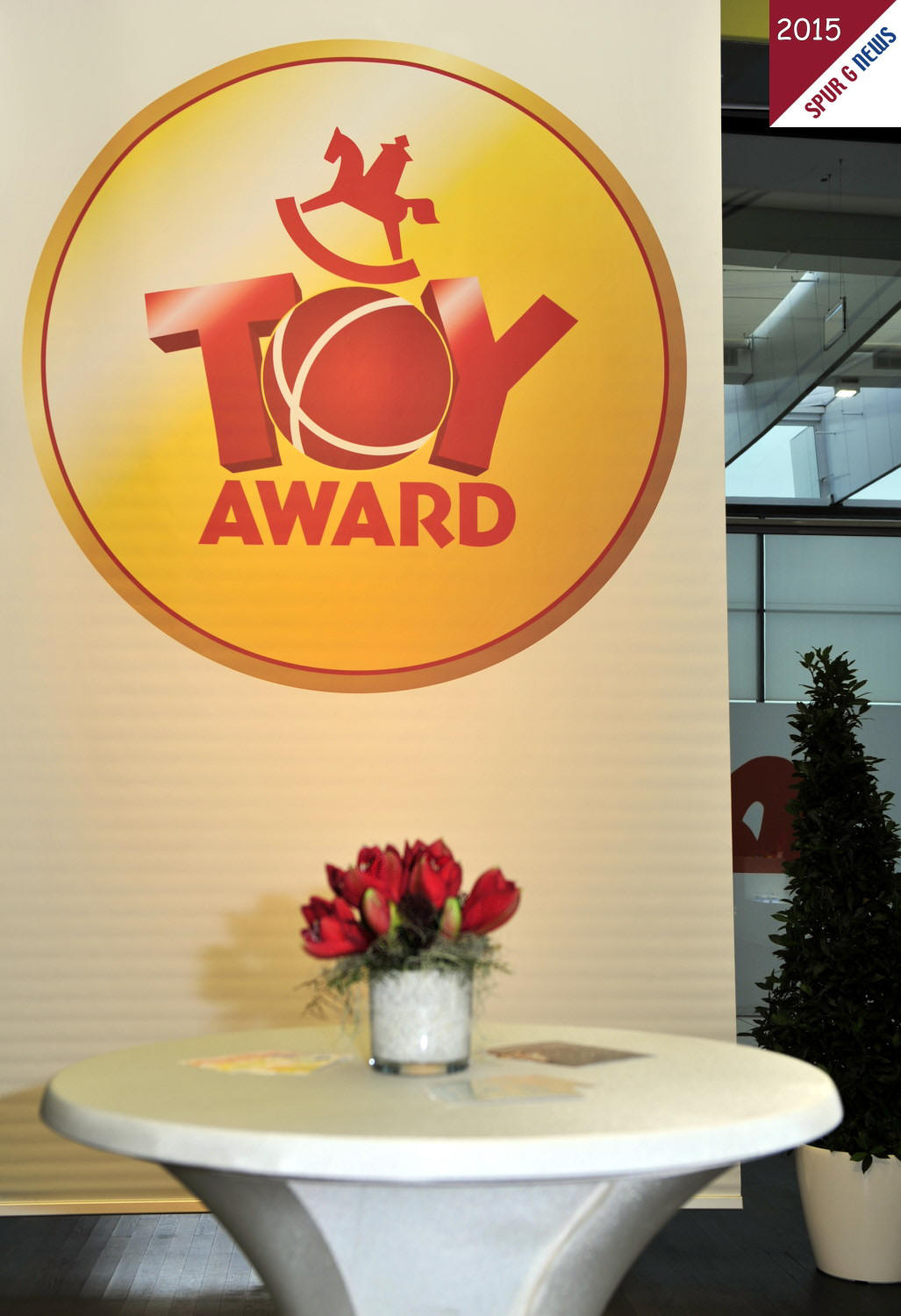 Auch beim Toy Award wurden in 2015 Rekordzahlen vorgelegt. Waren es 2006 - Beginn des ToyAward noch 148 Beteiligungen, sind es 2015 stolze 601 Produkte von 318 Unternehmen. 12 Produkte in den 4 vorgestellten Klassen wurden ausgewhlt. Die Preisverleihung des ToyAwards findet am Dienstag, den 27.01.2015 statt und werden durch die Schirmherren der Spielwarenmesse, Herr Horst Seehofer, Ministerprsident des Freistaates Bayern und Dr. Ulrich Maly, Oberbrgermeister der Stadt Nrnberg auf der Erffnungsfeier gewrdigt.