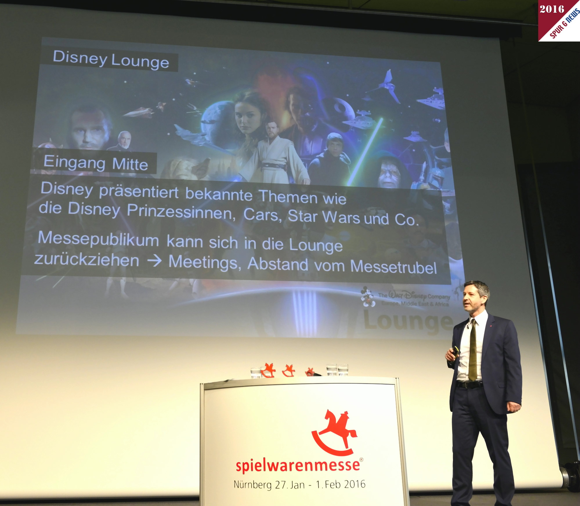 Ein Herausstellungsmerkmal der Spielwarenmesse 2016 ist die Teilnahme der Firma Disney. Hier werden Themen in einer Disney Lounge prsentiert. Das Messepublikum kann sich in dieses Ruhezentrum zurckziehen und die Themen von Disney - Cars, Star Wars und Co. mit den Prinzessinnen genieen. 