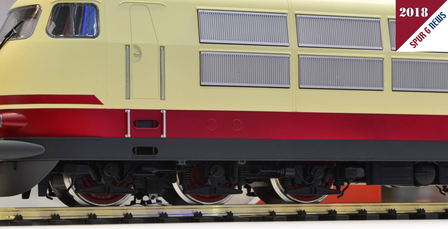 Neuheit 2018 - Baureihe 103 von PIKO - Ein Fahrwerk mit den sechs Achsen. Wir haben jedoch nicht nachgemessen ob diese roten Scheibenrder  auch dem Mastab entsprechen. Aber passend sind diese in die Federn und Bremsen sowie die Besandungsanlage eingepasst. 