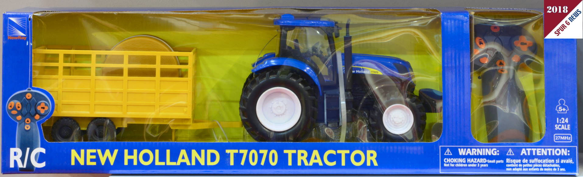 NewRay Deutschland, aus Pirmasens, vertreibt ja sein ein paar Jahren auch Metallautos fr den Gartenbahnmastab. 2018 haben wir auf dem Stand von NewRay Produkte fr den Bauernhof entdeckt. Bild obern: NEW HOLLAND T7070 Tractor in Blau mit gelbem Heuballenanhnger. Der Traktor im Mastab1:24 kann mit der beigefgten Fernbedienung gesteuert, also ber die Gartenbahnanlage gefahren werden.