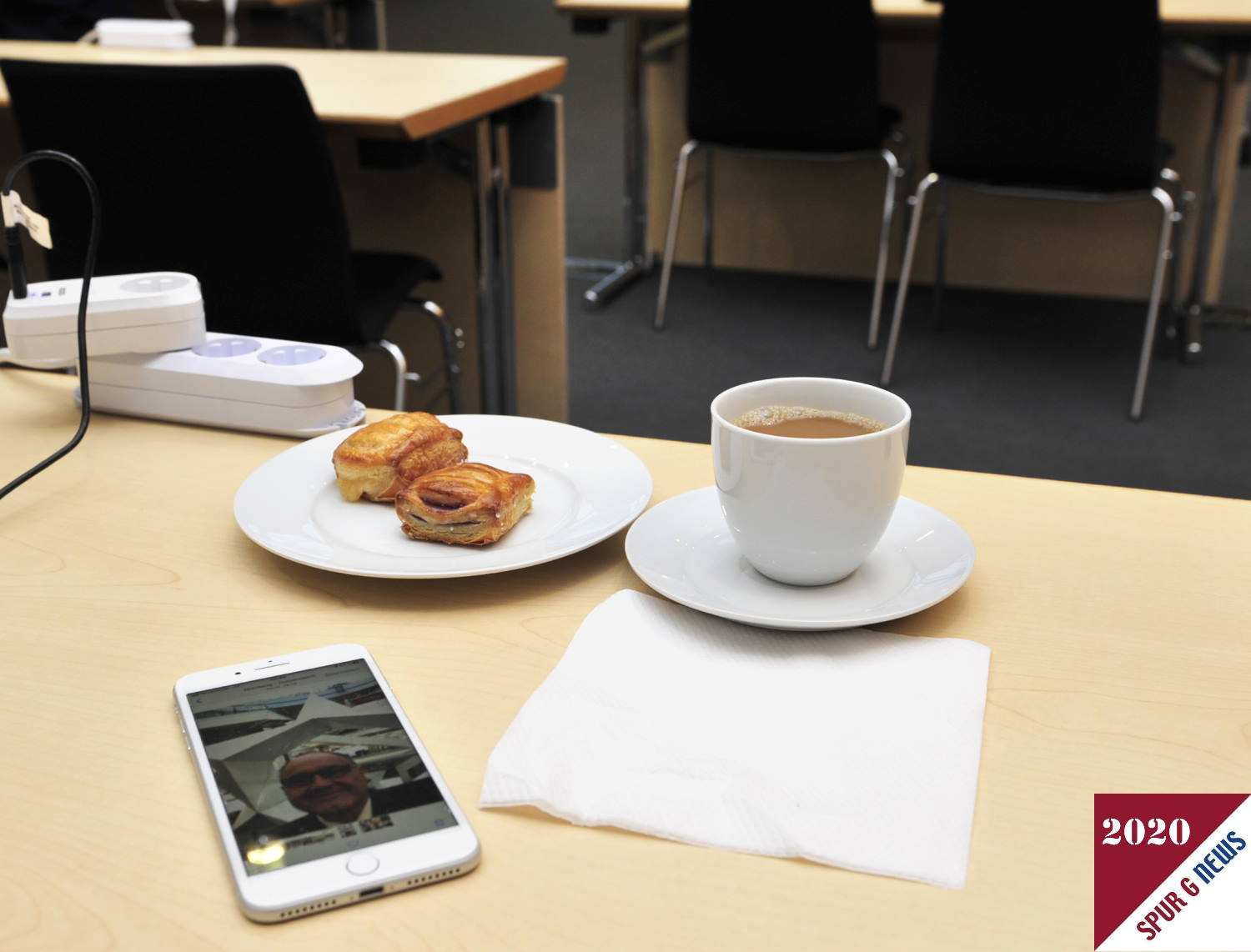 Wie jedes Jahr hatten wir von LEGO eine Einladung zur Pressekonferenz die immer im Hochsicherheitstrakt fr Fotografen und Reporter, Influencer und Blogger in der Halle 12.2 stattfindet. Vorher haben wir noch eine kleine Strkung im Pressecenter zu uns genommen. 