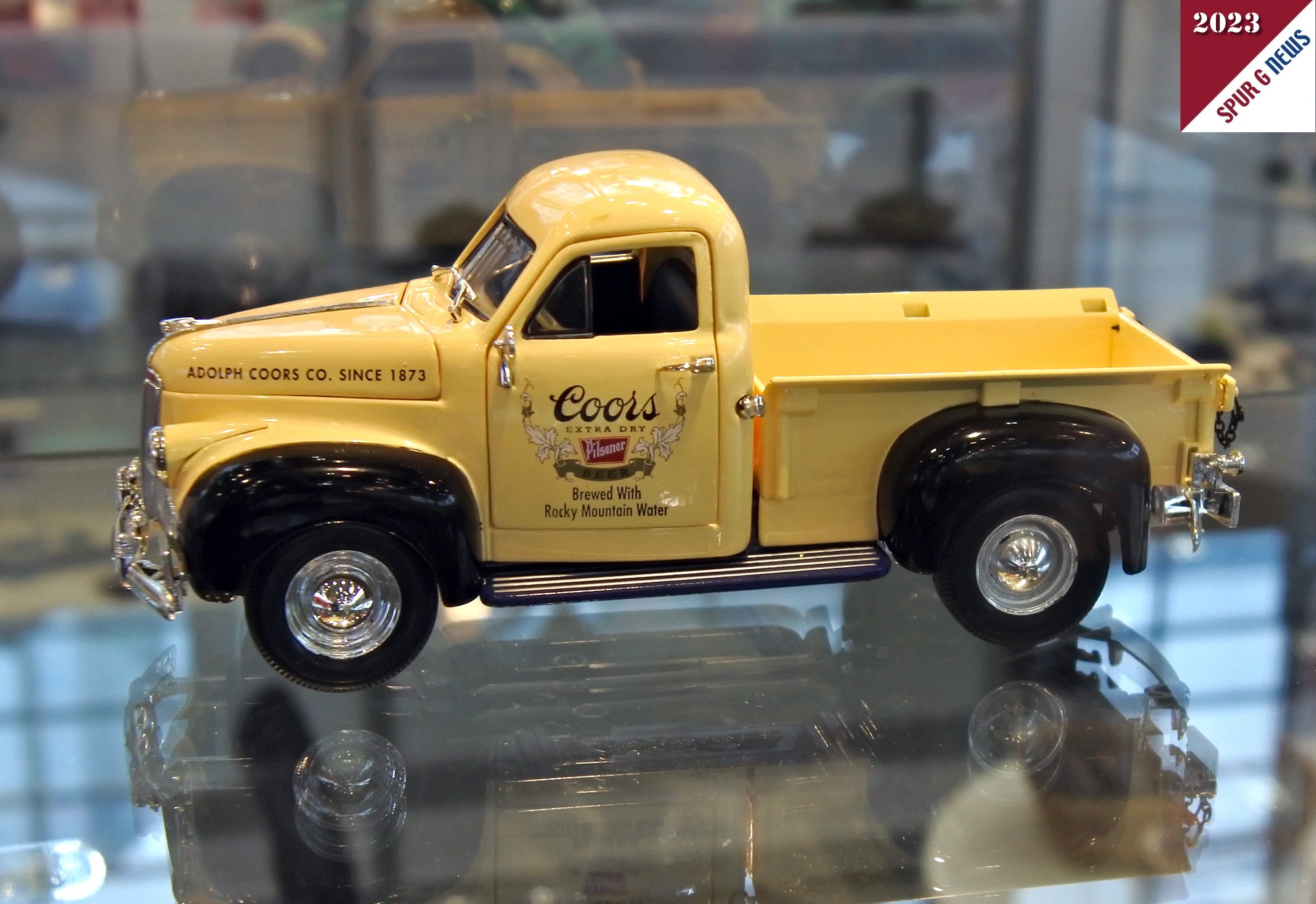 FORD 1947 Studebacker  PICK UP der Biermarke Coors in maisgelb. 