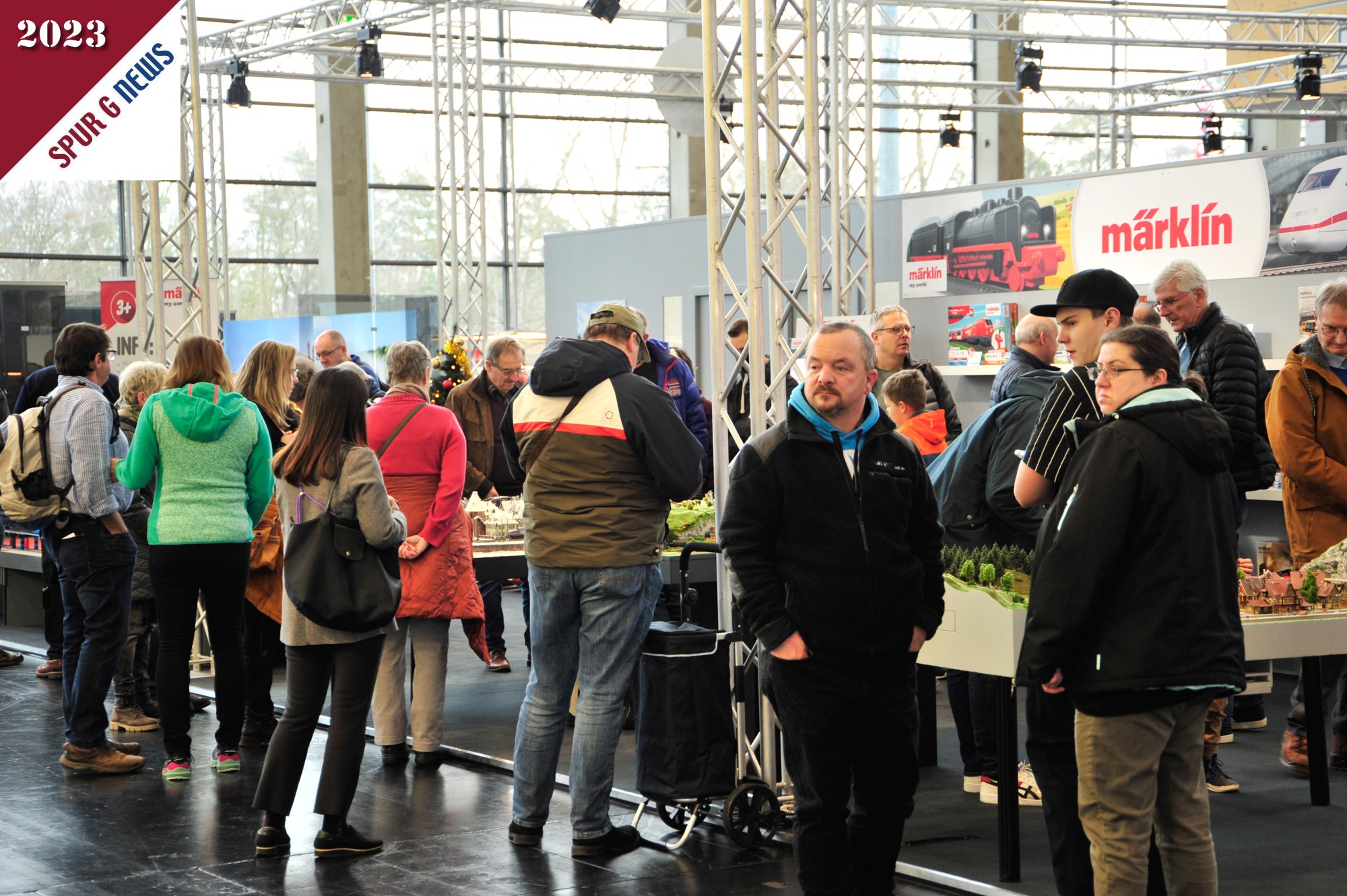 Auf dem Mrklin / LGB Stand war wieder mchtig was los. Kurz nach Einlass waren die Schauanlagen dicht umringt. 