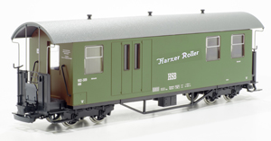 Packwagen in grner Lackierung mit dem Schriftzug "Harzer Roller".