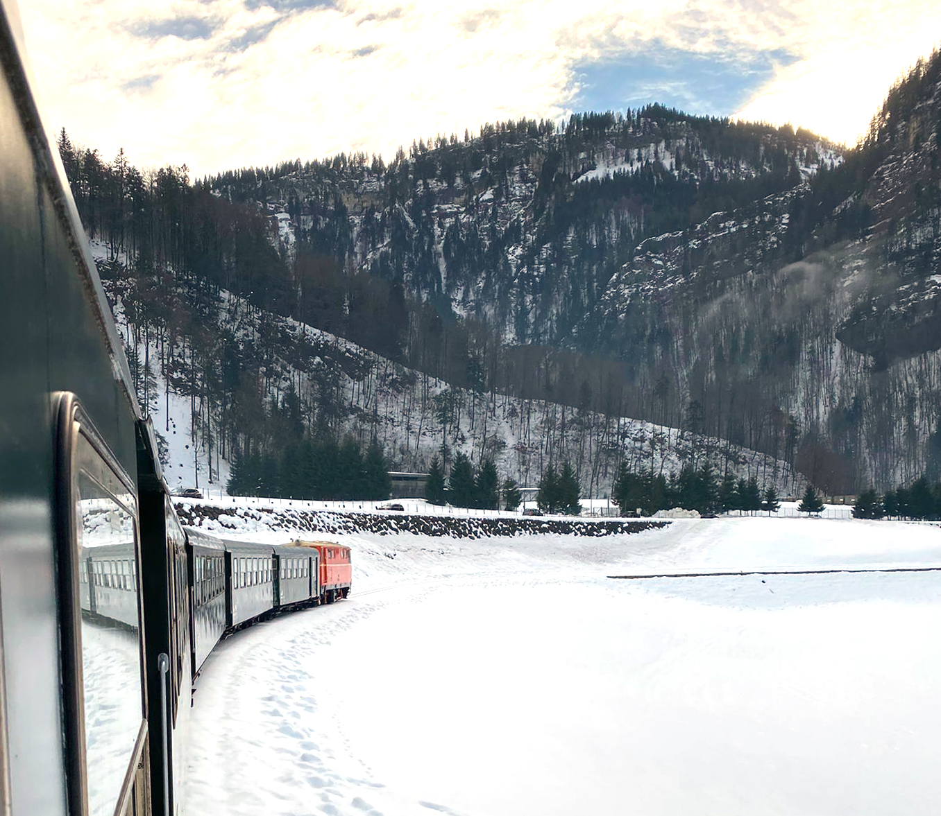 Fahrt mit der 2095.13 in sterreich auf der Strecke der Museumsbahn Wldlerbhnle. 