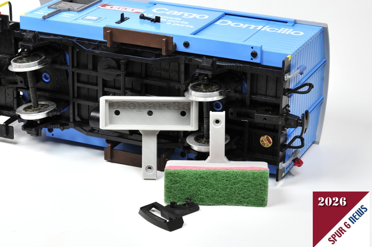 Wie in der Produktbeschreibung auf E-Bay genannt benötigt man keinen Kleber oder Bohrer für die Befestigung. Einfach vorhandene Kupplung abschrauben. Den neuen Halter mit der vorhandenen Schraube an das Drehgestell anschrauben. Fertig!