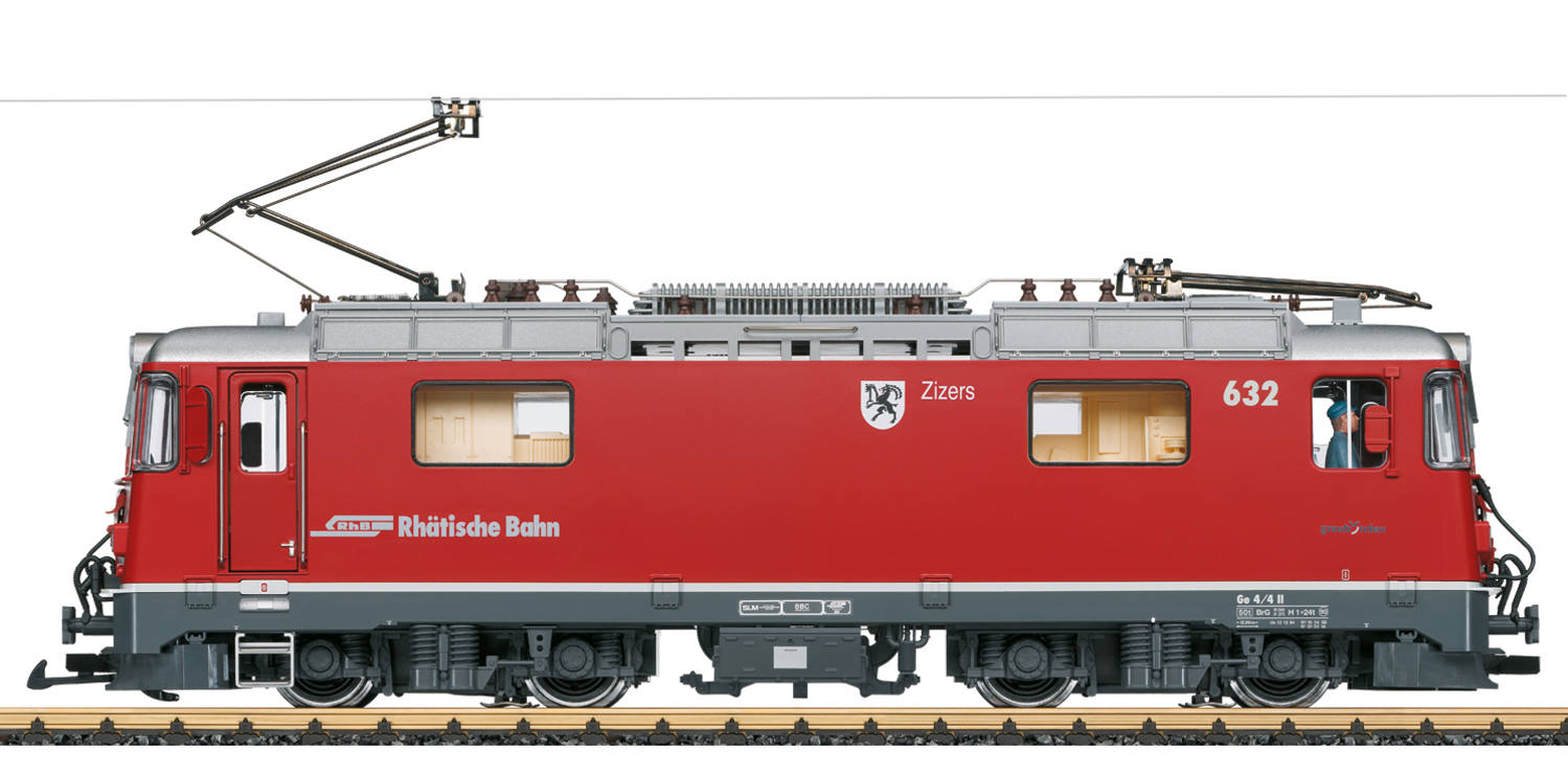 28442 Elektromotive Ge 4/4 II der RhB. Auf dem Netz der Rhtischen Bahn sind die Loks der Baureihe Ge 4/4 II, die mit ihren 2.300 PS und ihrer Hchstgeschwindigkeit von 90 km/h vor allen Zugarten zu sehen. Bereits 1973 wurde die erste Lok dieser Baureihe  damals noch im dunkelgrnen Anstrich und mit runden Scheinwerfern  an die RhB abgeliefert. Mehrfach modernisiert und umgebaut  unter anderem erhielten die Loks eckige Scheinwerfer  sind fast alle noch im Einsatz, vom Nahverkehrszug bis zum Glacier-Express kann man die Loks erleben. Die meisten Loks dieser Baureihe sind mit einer Sonderfarbgebung bzw. Werbefolien versehen, dieses Modell stellt aber eine Nachbildung des Originals im normalen roten Anstrich dar. Fahrgerusch auch im Analogbetrieb funktionsfhig. Rhtische Bahn (RhB) Elektrolokomotive Ge 4/4 II Nr. 632 der Rhtischen Bahn in der roten Standardlackierung. Originalgetreue Farbgebung und Beschriftung der Epoche VI. Alle 4 Radstze von zwei leistungsstarken Bhler-Motoren angetrieben. Ausgerstet mit einem mfx/DCC-Decoder mit vielen Licht- und Soundfunktionen. Dachstromabnehmer motorisch angetrieben, digital schaltbar. Lnge ber Puffer 57 cm.
