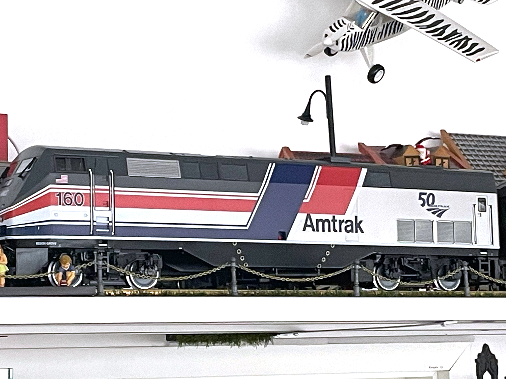 Heute eingetroffen: LGB Amtrak Lok und fnf  Wagen. 