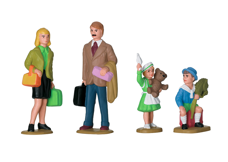 Art. Nr. 53004 - Set bestehend aus vier Figuren (Eltern und Kinder), die als Reisende auf dem Bahnsteig oder auch zur vielfltigen Ausschmckung der Anlage verwendet werden knnen.