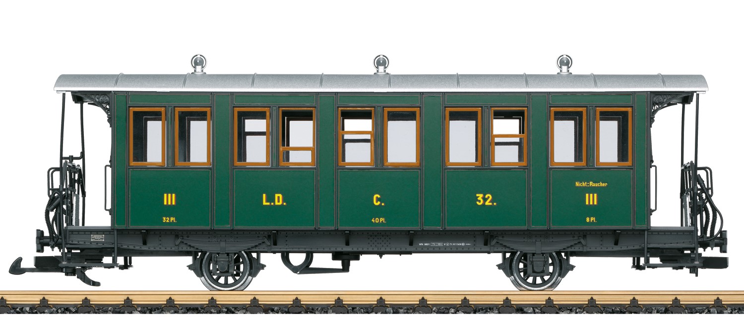 LGB Art. Nr. 30341 - RhB Personenwagen L.D.C. 32. III. Klasse - Modell eines Personenwagens 3. Klasse der RhB. Ausfhrung in der grnen Farbgebung der damaligen Landquart Davos-Bahn, so wie der Wagen heute bei der RhB als Museumswagen im Einsatz ist. Originalgetreue Farbgebung und Beschriftung. Komplett nachgebildete Inneneinrichtung, Zuglaufschilder beigelegt. Metall-Speichenradstze.