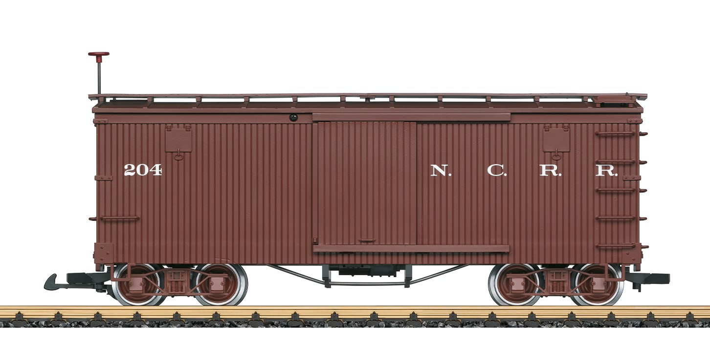 LGB 48676 - US Gterwagen Nr. 204 - Box Car - Modell eines typischen amerikanischen Oldtimer-Gterwagens (Box Car) in der Ausfhrung der Nevada Central Railroad, wie er damals bis in die 1930er-Jahre im Einsatz war. Originalgetreue Farbgebung und Beschriftung der Epoche II. 