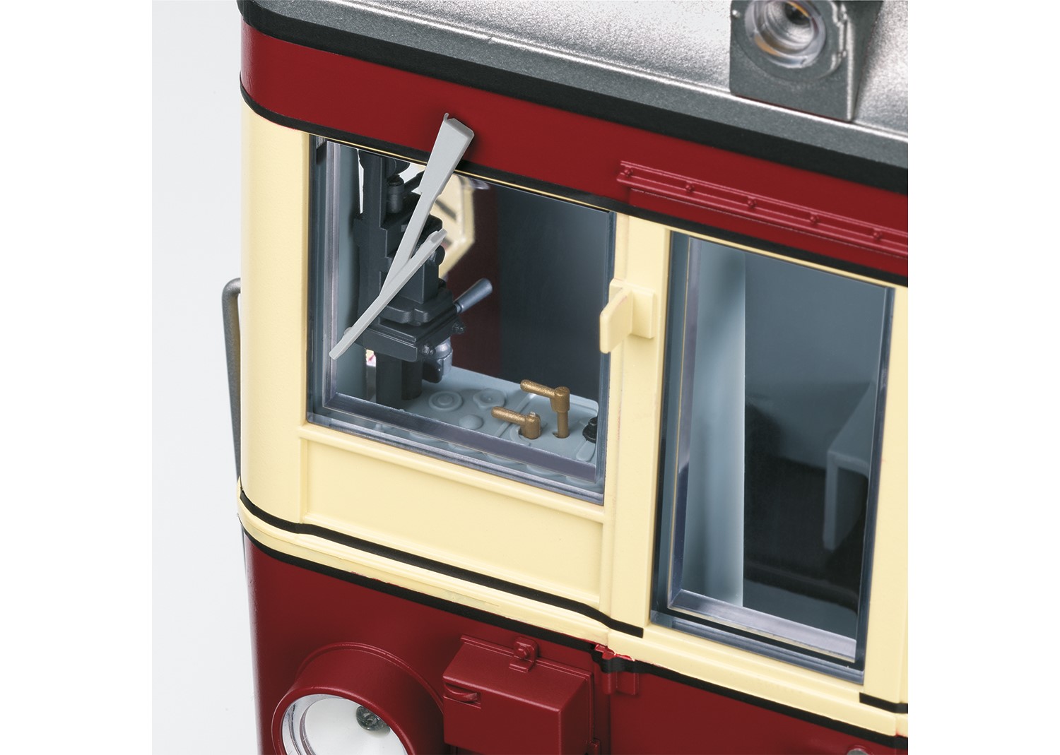 LGB Art. Nr. 26391 - DR Triebwagen VT 137 - Mit authentischem Führerstandsaufbau und Beleuchtung.