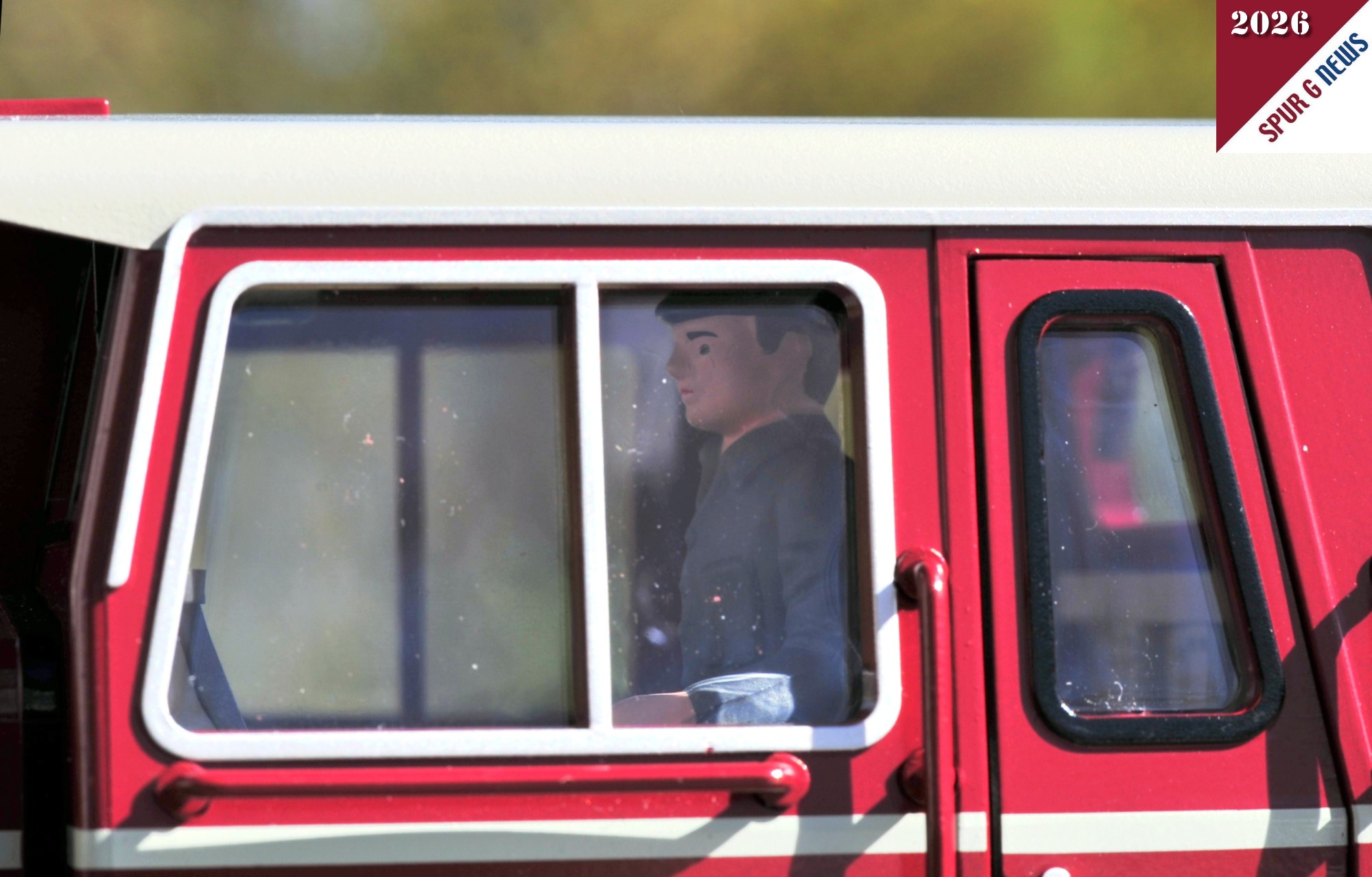 Der Lokführer macht seinen Dienst bei Auslieferung gut. Mal sehen welcher Lokführer hier die Kanzel dann in Zukunft besetzt. Es könnte wieder ein Lokführer von figurendesign Bauer aus Neustadt bei Coburg werden.