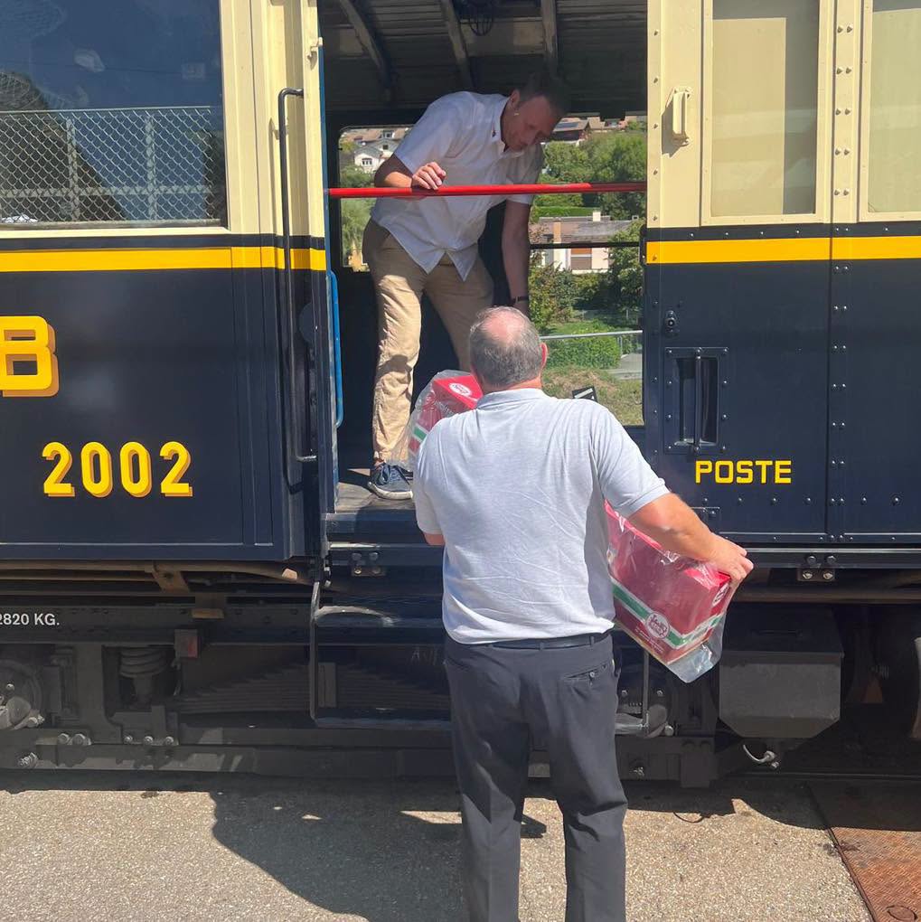 Das High End Modell des FZe 6/6 2002 wurde gut verpackt in den Originaltriebwagen eingestellt.