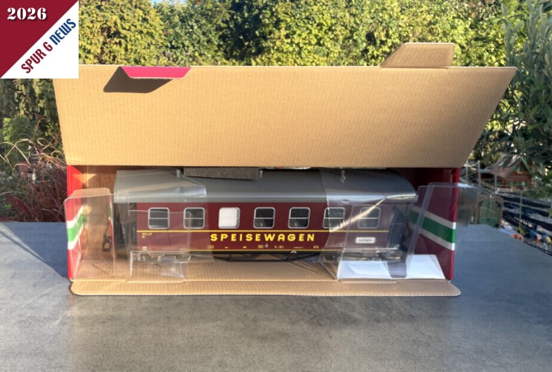 Die R�ckseite des Kartons vom LGB Art. 36364 aufgeklappt. Die Transportsicherung ist aus Kunststoffteilen und einer Schaumstoffeinlage. 