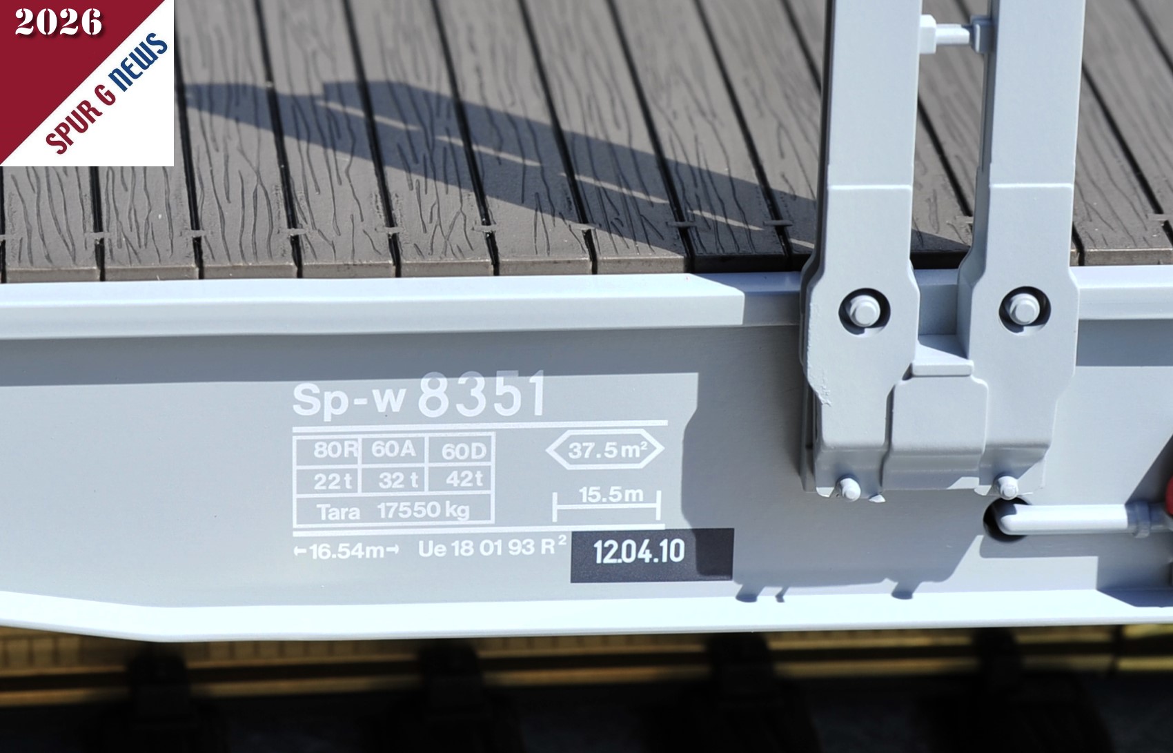 Spur G - Art.Nr. 44925 -Der Druck auf den Rahmen mit den Angaben zu Gewichten und Längen sowie der Wagenbezeichnung ist sehr fein ausgeführt. Sieht aus wie Tampondruck, ist aber per Laserdruck aufgetragen.