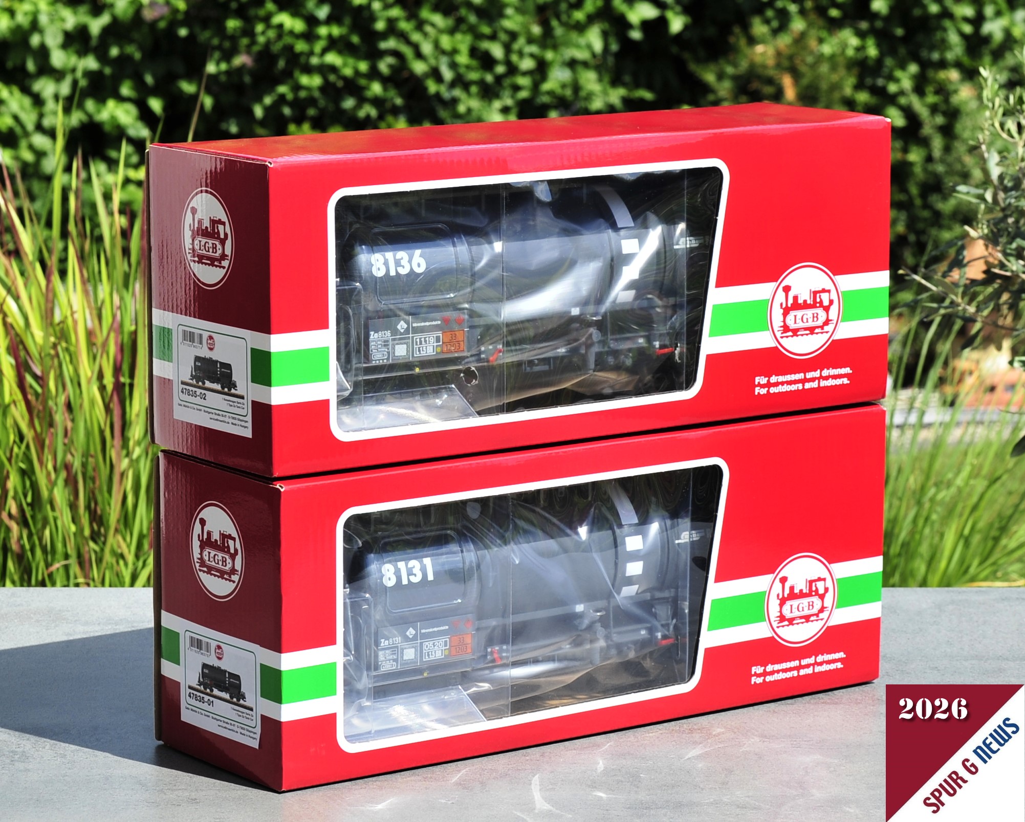 Spur G - Art.Nr. 47835 Die dünne Schutzfolie wurde entfernt und die beiden vierachsigen RhB Kesselwagen sind in der Verkaufsverpackung ansprechend präsentiert.