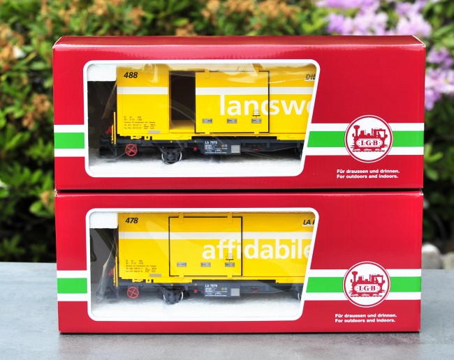Spur G - Art.Nr. 45886. So sehen die beiden Postcontainer in der LGB Präsentationspackung aus. Der graue Schutzkarton ist hier bereits abgezogen.